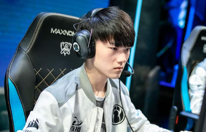 华体会app官方下载包含JackeyLove在RNG比赛中领先优势明显，败北引发热议！比赛高潮迭起的词条