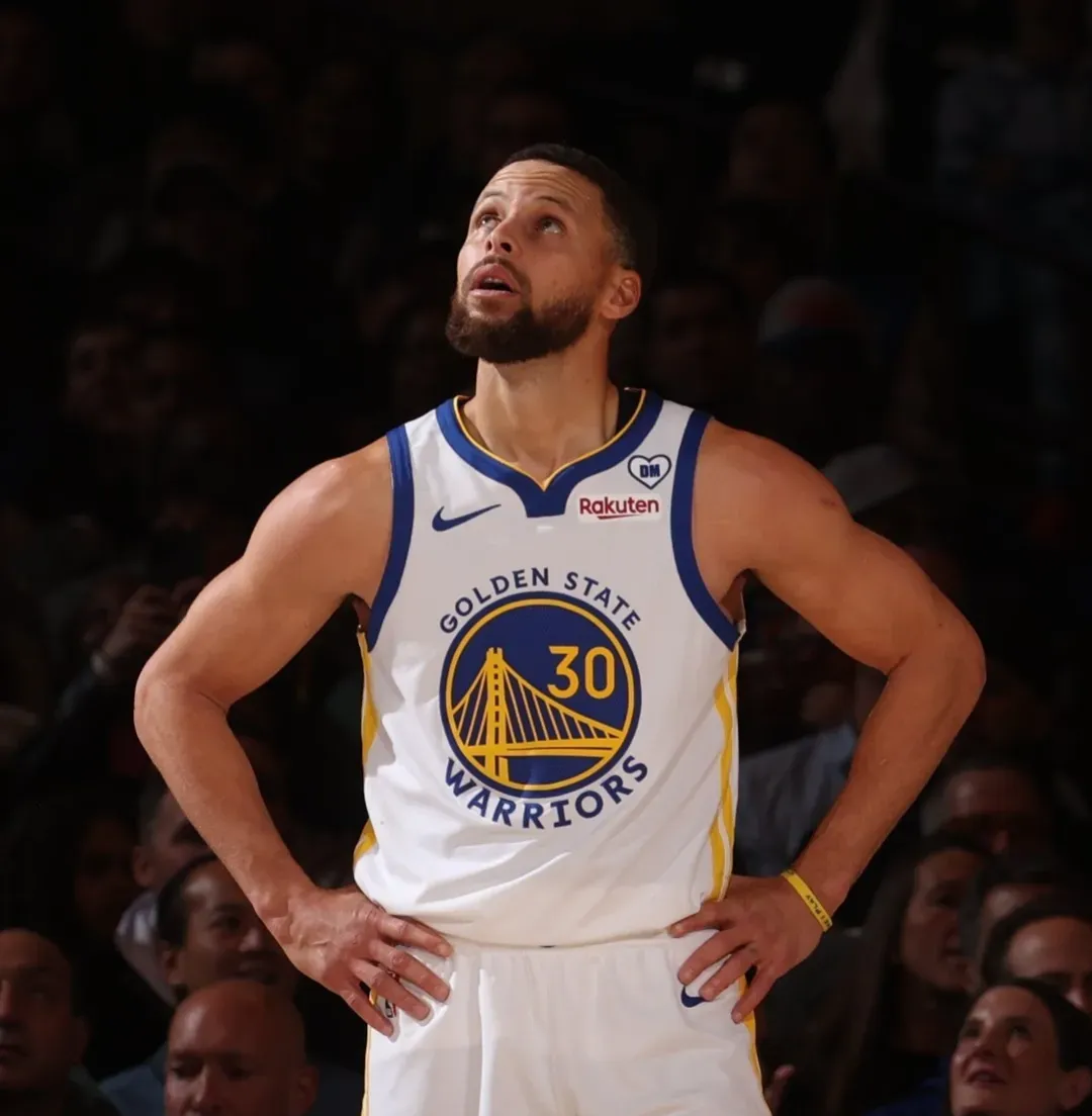 华体会最新网址 库里连续二十场比赛得分超过势不可挡，勇士挑战极限！