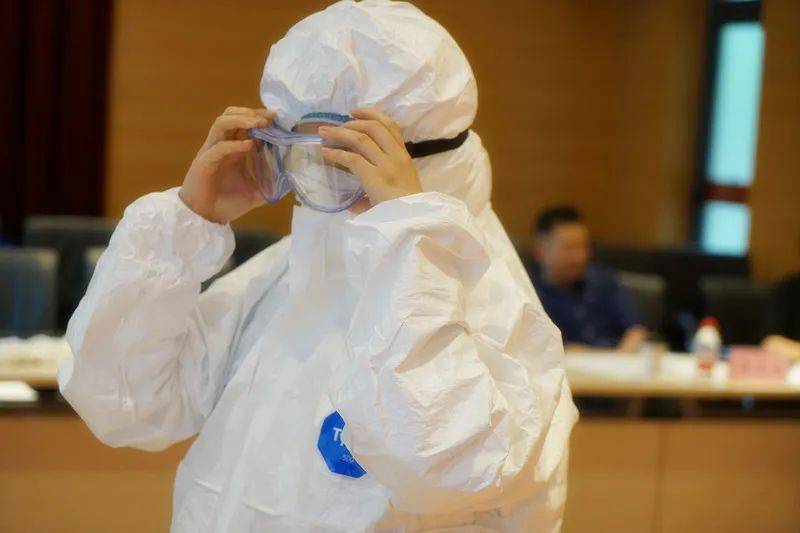 华体会最新网址关于窗口期勒沃库森调整名单以备社区盾，主帅复盘环节打磨，更衣室稳定，医务组通报恢复的信息