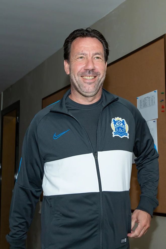 华体会登录首页今晨费耶诺德更衣室发声——德国杯节点到来；气氛紧张；心理建设被强调的简单介绍