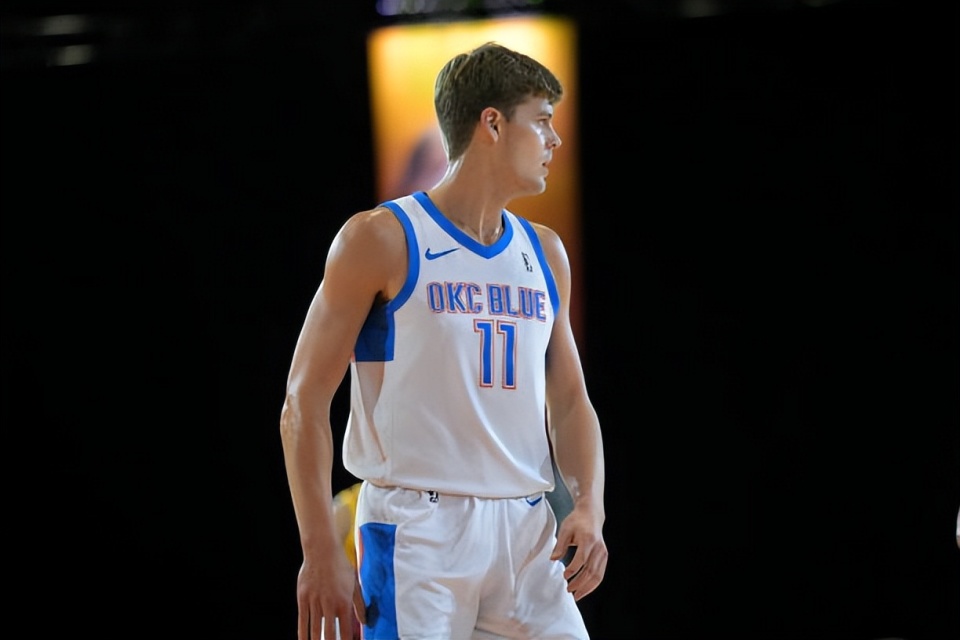 华体会免费注册包含俄克拉荷马雷霆发布备战花絮，冲刺阶段更衣室发声，CBA常规赛任务艰巨，纪律约束更严格的词条