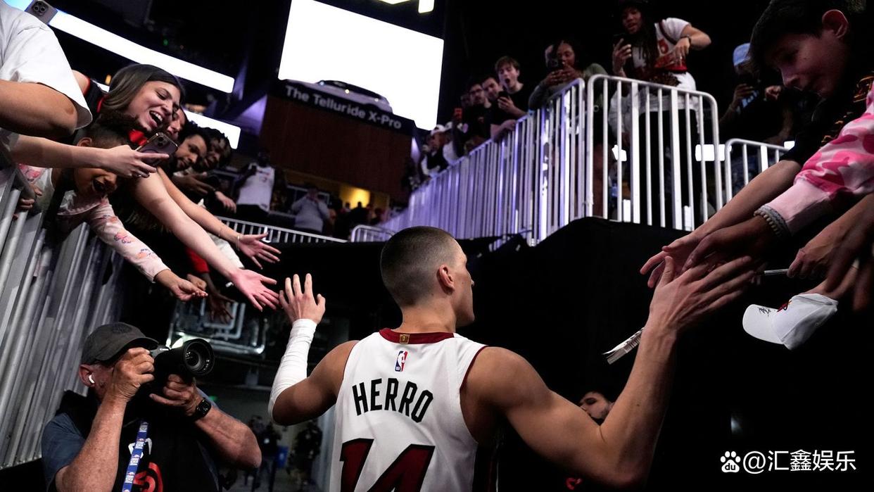 华体会首页包含转会期体能课后，迈阿密热火回应争议备战NBA季后赛，悬念犹存，训练强度明显提升的词条